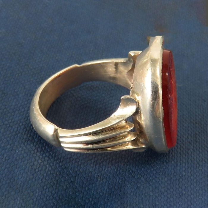 Handcrafted Men's Silver Ring with Red Agate: Engraved with 'Muhammad Rasul Allah' and 'Ali Wali Allah